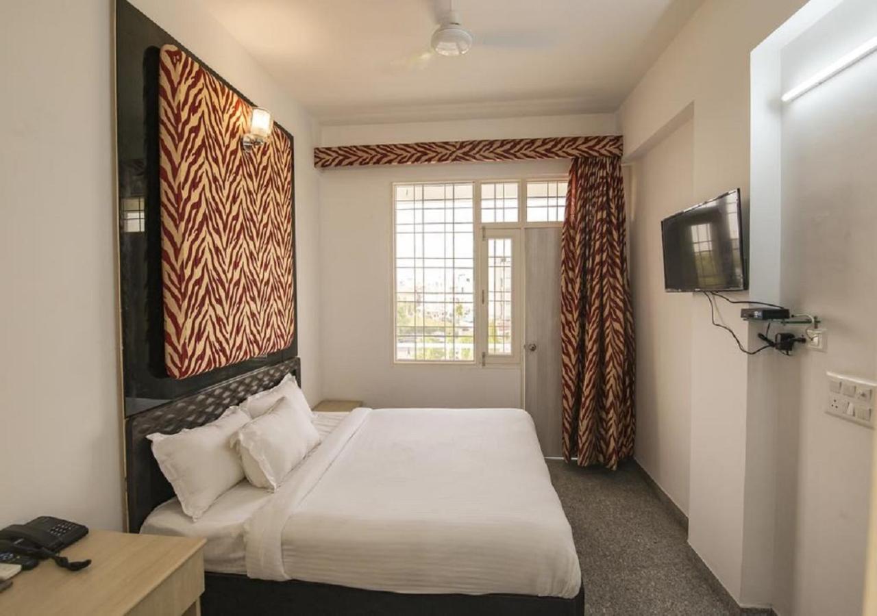 K G Residency Airport Hotel Dzsaipur Kültér fotó